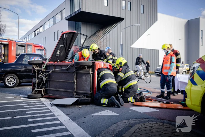 Bestuurder landt op zijn kant met Canta