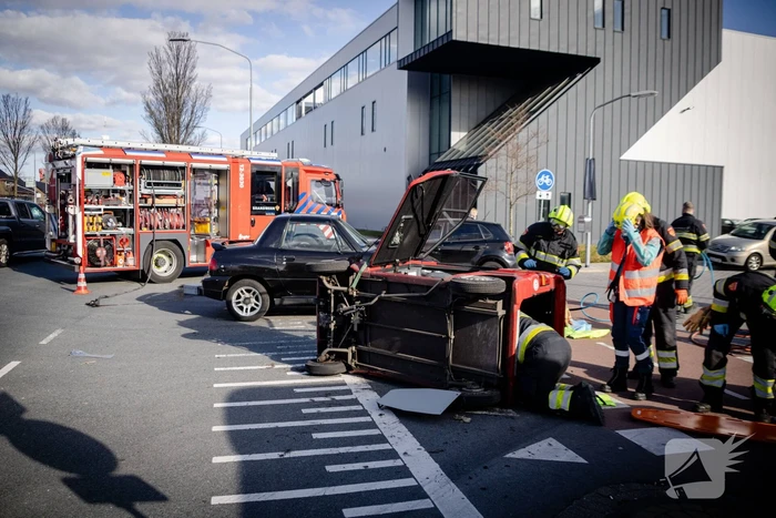 Bestuurder landt op zijn kant met Canta