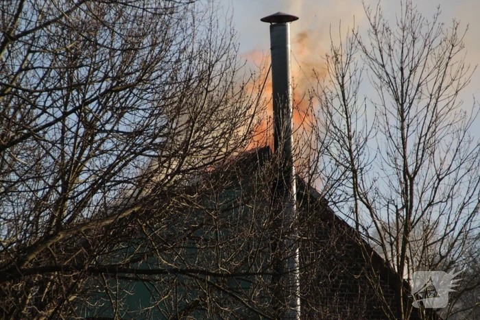 Veel rook bij grote brand in woning