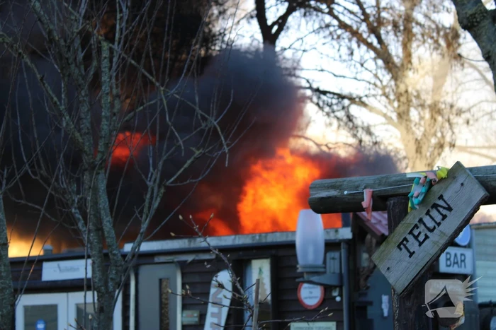 Flinke uitslaande brand in woning