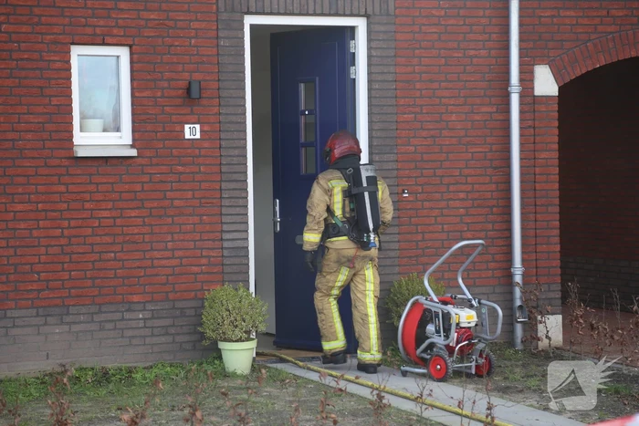Veel rook bij brand in woning