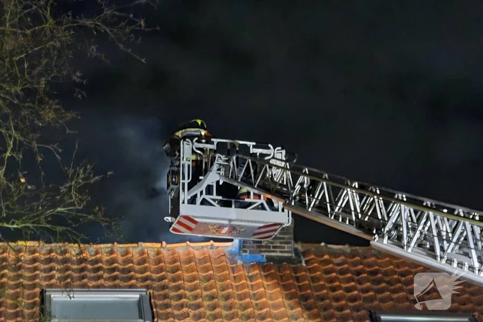 Brand in schoorsteen van woning