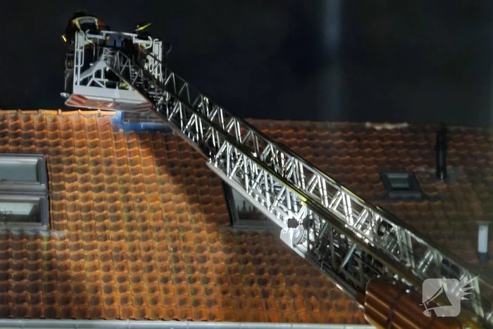 Brand in schoorsteen van woning