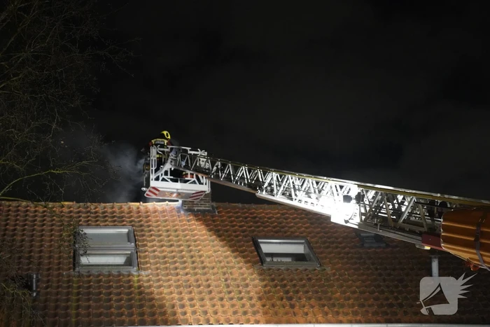 Brand in schoorsteen van woning