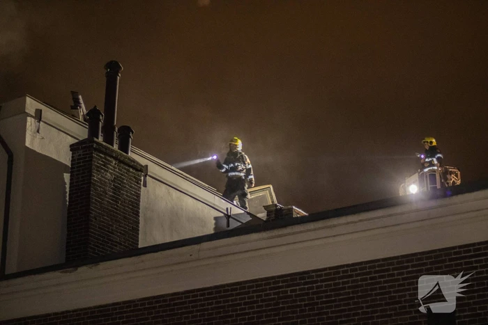 Veel rook door brand in schoorsteenkanaal