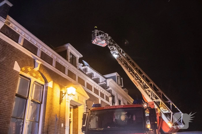 Veel rook door brand in schoorsteenkanaal