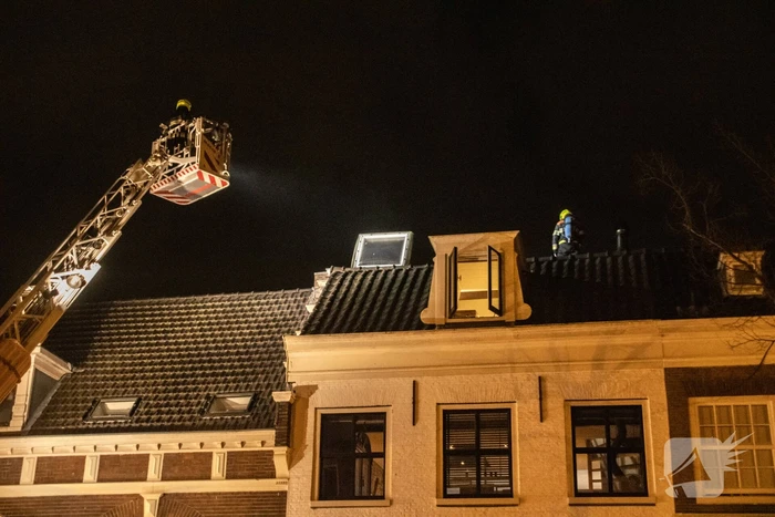 Veel rook door brand in schoorsteenkanaal