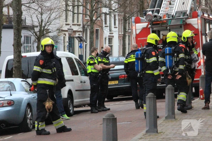 Woningbrand laait opnieuw op