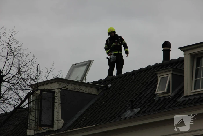 Woningbrand laait opnieuw op