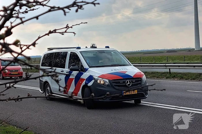 Ongeval tussen personenauto's op de rijksweg