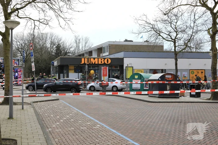 Gewonde bij steekpartij naast supermarkt