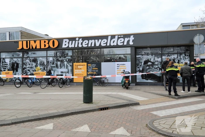 Gewonde bij steekpartij naast supermarkt