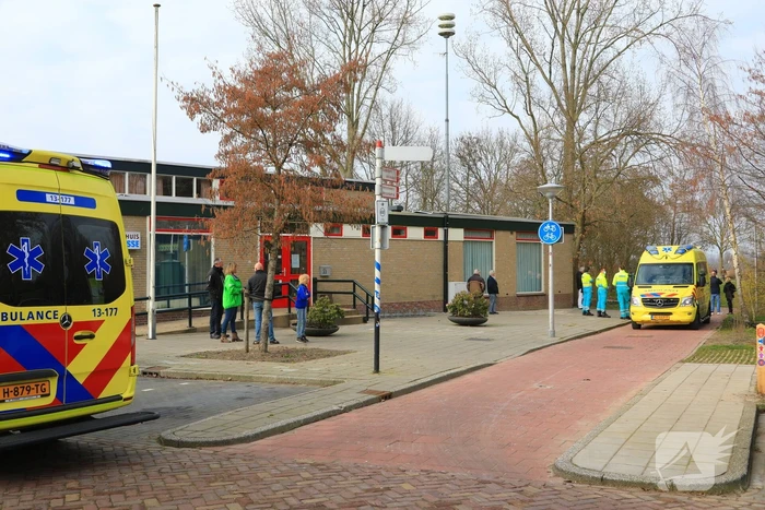 Kind valt uit boom en raakt zwaargewond