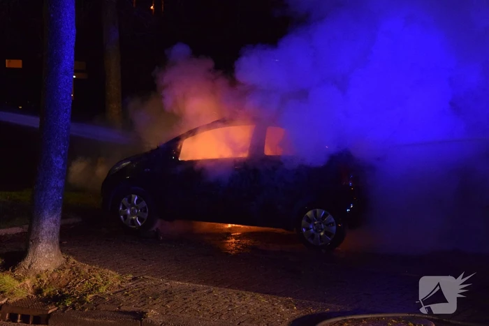 Auto volledig uitgebrand