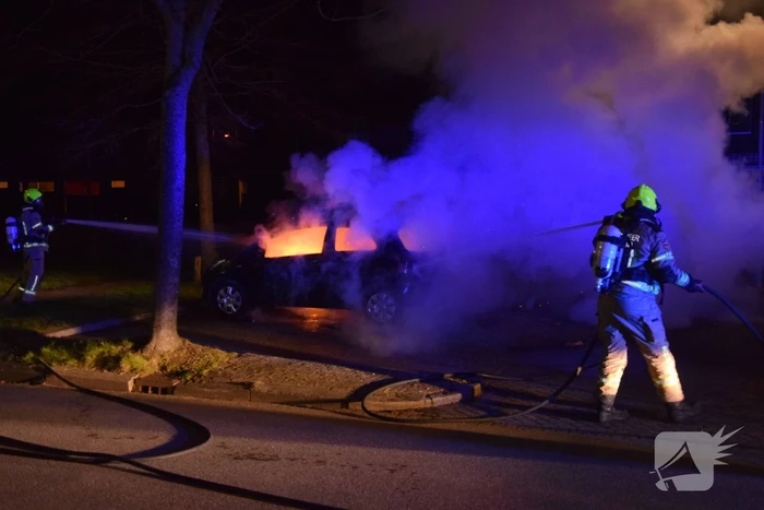 Auto volledig uitgebrand