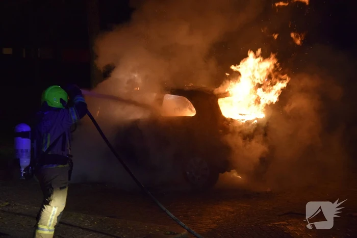 Auto volledig uitgebrand