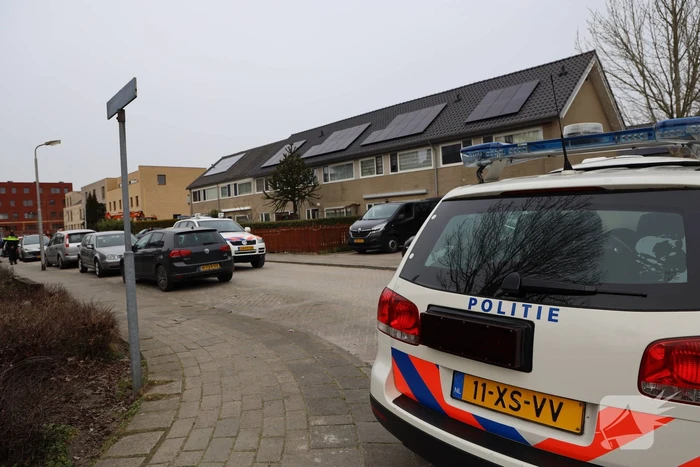Zwaarbewapende agenten bij woning in Schuilenburg
