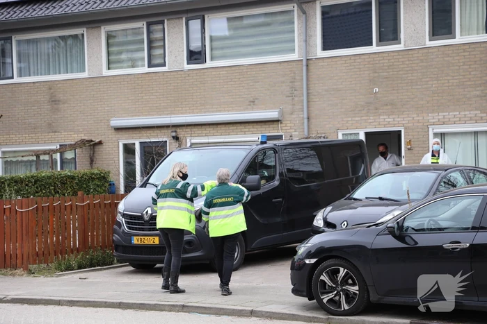 Zwaarbewapende agenten bij woning in Schuilenburg