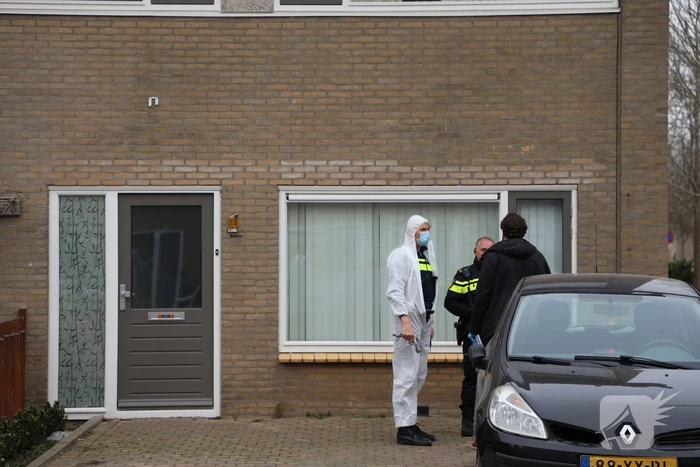 Zwaarbewapende agenten bij woning in Schuilenburg