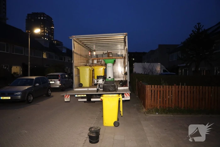 Zwaarbewapende agenten bij woning in Schuilenburg