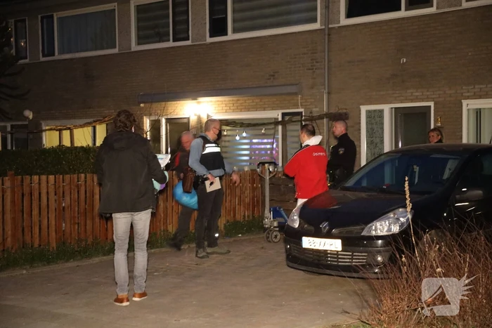 Zwaarbewapende agenten bij woning in Schuilenburg