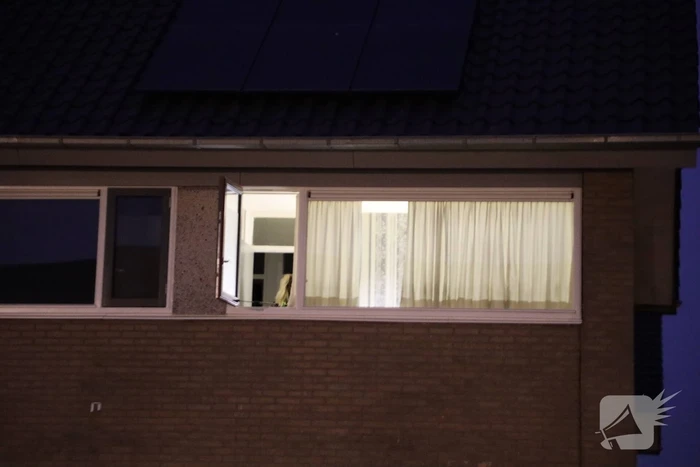 Zwaarbewapende agenten bij woning in Schuilenburg