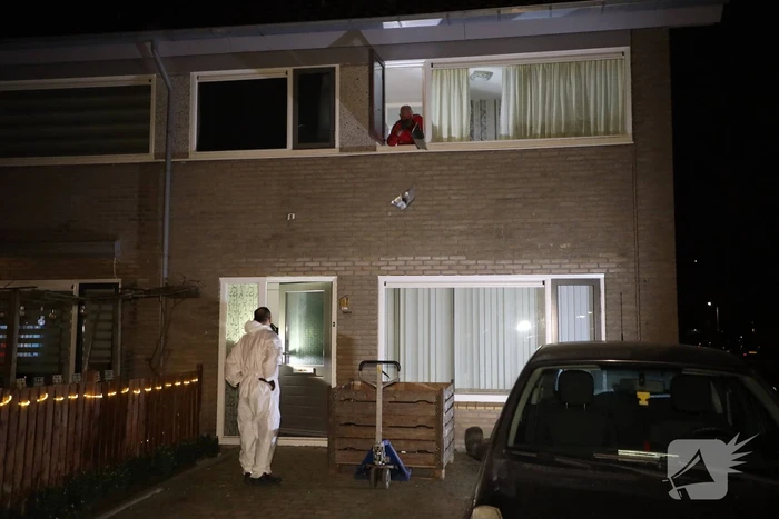 Zwaarbewapende agenten bij woning in Schuilenburg