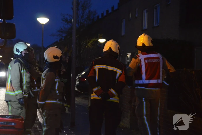 Brandweer onderzoekt vreemde lucht in woning