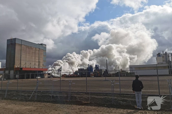 Zeer grote brand bij verschrotingsbedrijf