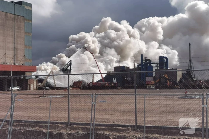 Zeer grote brand bij verschrotingsbedrijf