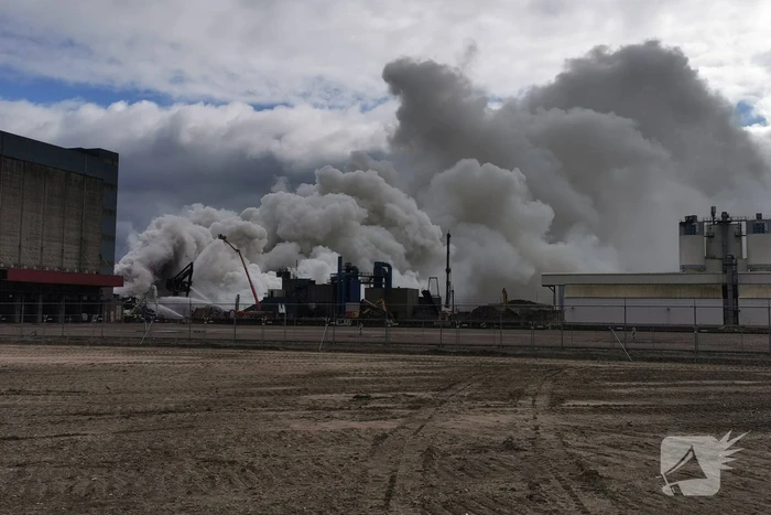 Zeer grote brand bij verschrotingsbedrijf