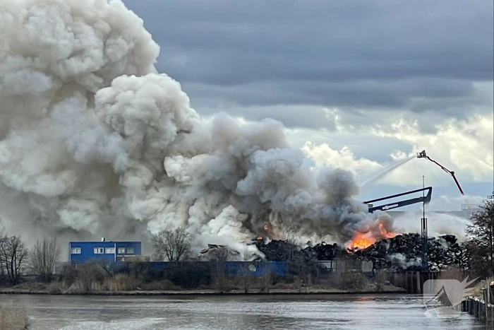 Zeer grote brand bij verschrotingsbedrijf