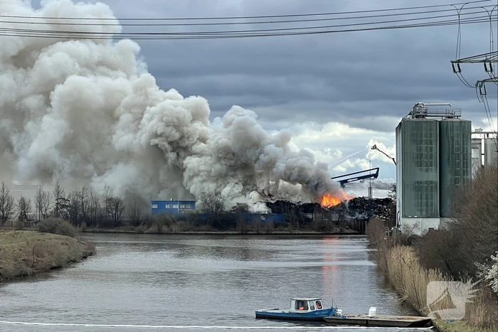 Zeer grote brand bij verschrotingsbedrijf