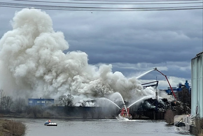 Zeer grote brand bij verschrotingsbedrijf