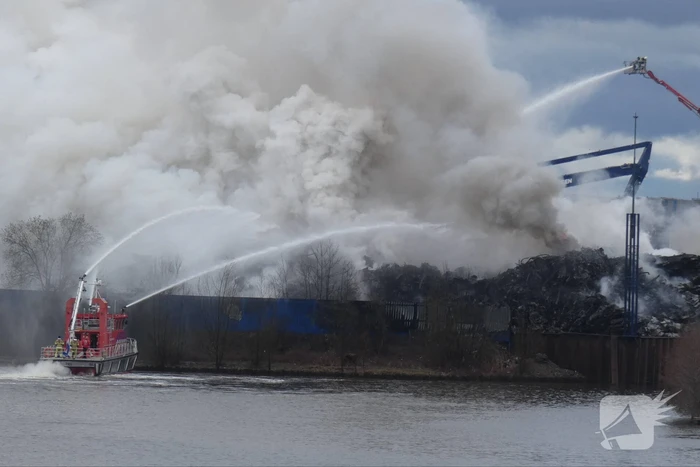 Zeer grote brand bij verschrotingsbedrijf