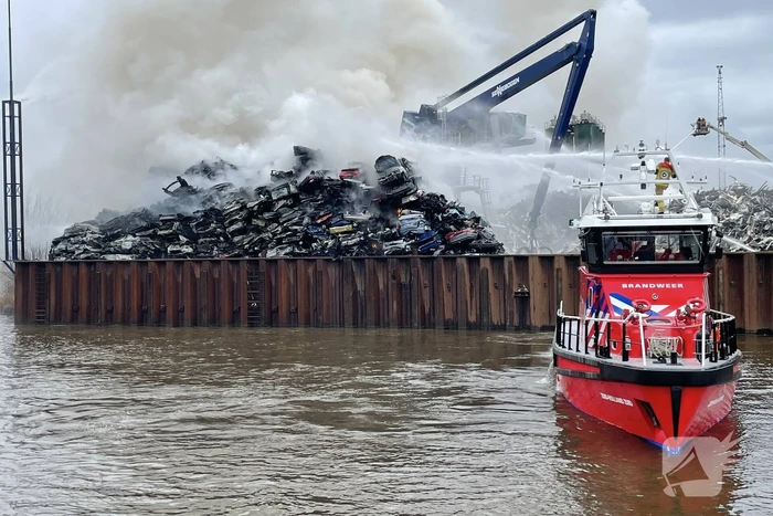 Zeer grote brand bij verschrotingsbedrijf