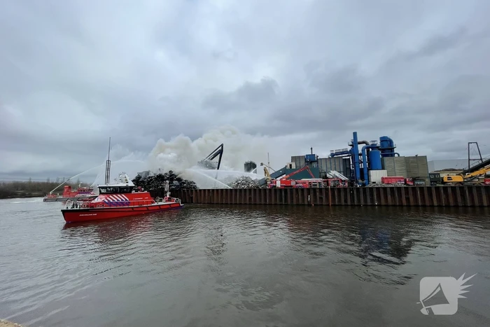 Zeer grote brand bij verschrotingsbedrijf