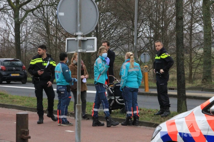 Scooterrijder botst op kinderwagen