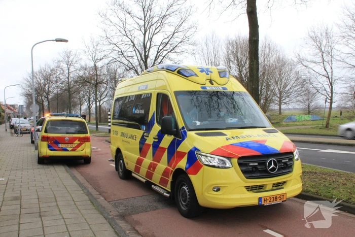 Scooterrijder botst op kinderwagen
