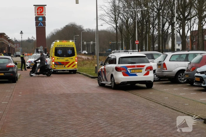 Scooterrijder en fietser botsen na inhaalmanoeuvre