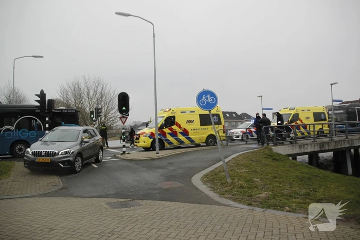 Scooterrijder gewond bij aanrijding met bus