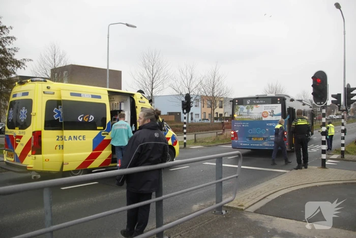 Scooterrijder gewond bij aanrijding met bus