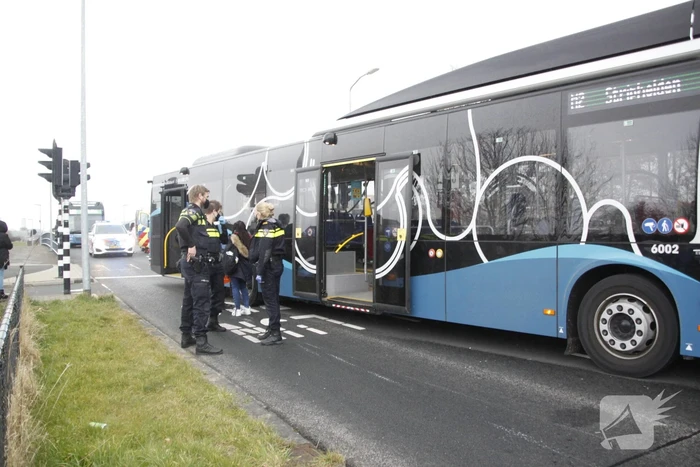 Scooterrijder gewond bij aanrijding met bus