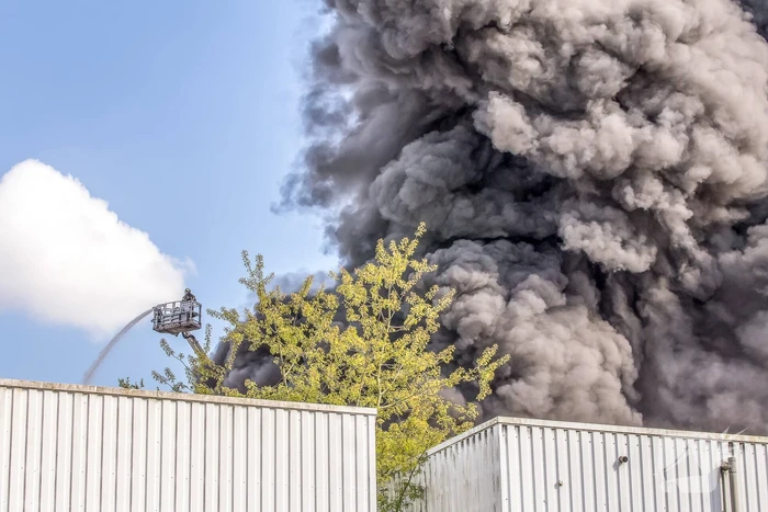 Schuur gaat verloren door grote brand