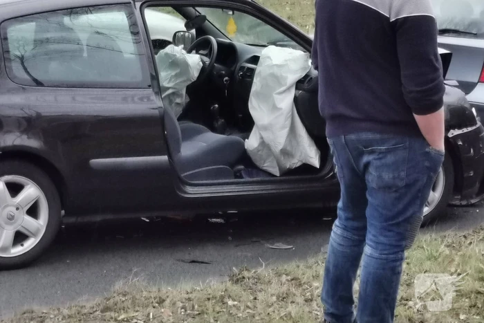 Drie auto's met elkaar in botsing