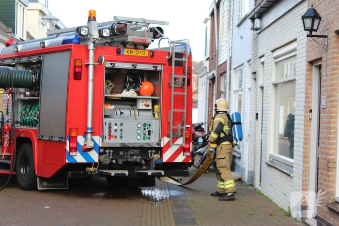 Brand naast schuur in brandgang
