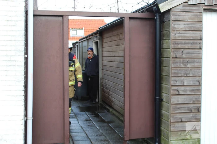 Brand naast schuur in brandgang
