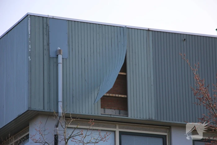 Gevelplaat losgewaaid door storm