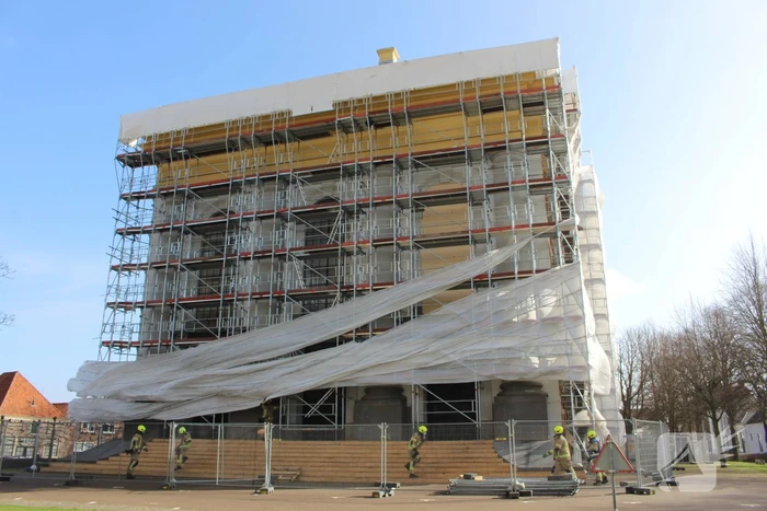 Bouwzeil Grote Kerk waaien weg
