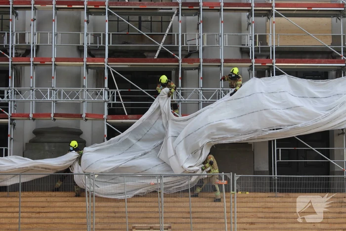 Bouwzeil Grote Kerk waaien weg